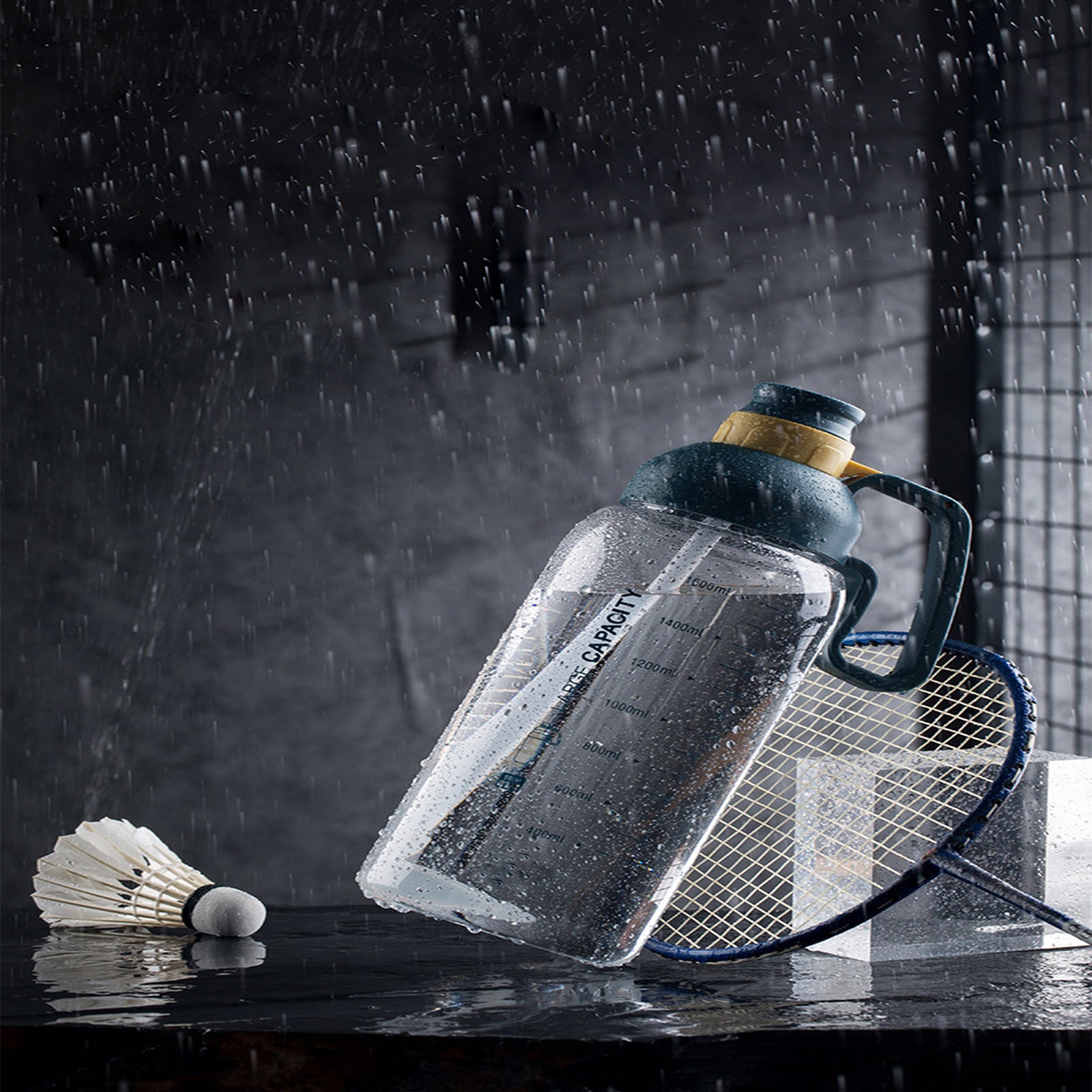 Tasse graduée Grande capacité Tasse de sport d'extérieur Tasse portable Poignée de transport Tasse en plastique Tasse en spirale