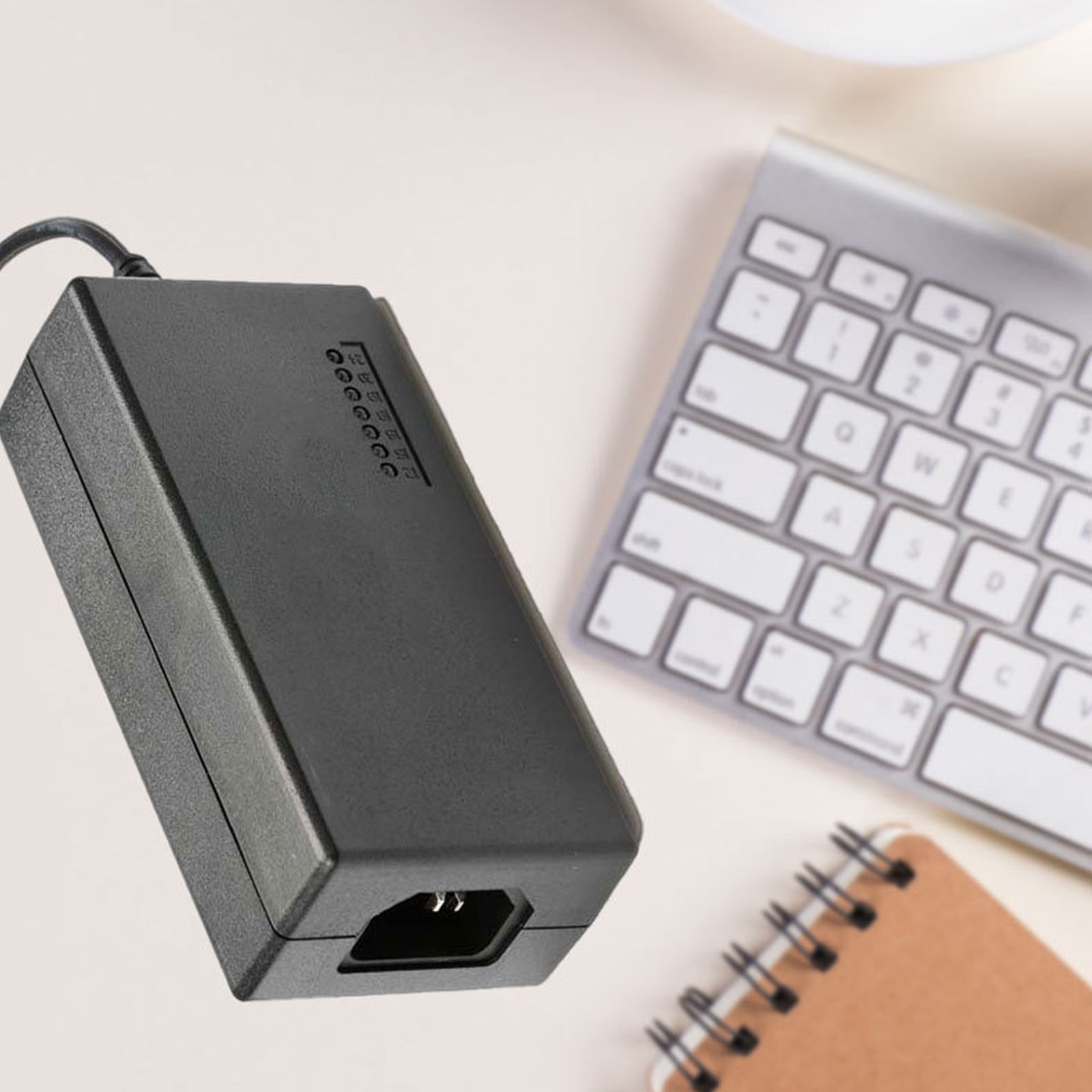 TD® Adaptateur d'alimentation au pied multifonction 12 ~ 24V 90W avec tête cc remplaçable prise entièrement en cuivre nickelé
