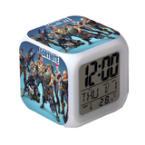 Réveil 8x8x8cm réveil coloré réveil LED à couleurs changeantes cadeau d'anniversaire fonctionne avec piles horloge carrée blanc