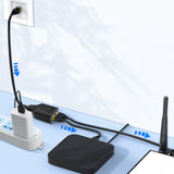 Un répartiteur de câble réseau un à deux surfe simultanément sur Internet et on fait glisser deux paires de connecteurs