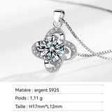 Pendentif trèfle à quatre feuilles gravé « Je t'aime » Collier femme Accessoire mode cadeau Présenté avec des fleurs préservées