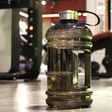 Gourde Sport 2200 ml 220 g PETG  grande capacité facile à transporter matériau sûr étanche réutilisable adapté au fitness noir