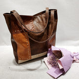 Mode rétro européenne et américaine Rivet contraste couleur couture une épaule Portable fourre-tout femme grande capacité sac