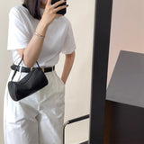 Sac porte-stylo design de niche sac oreiller en peau de vache motif litchi petit sac carré sac à main simple sac aisselle