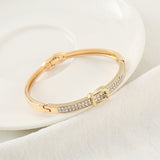 Coffret cadeau pour dames Ensemble montres pour femmes Ensemble de trois pièces Cadeau d'anniversaire Filles Collier mode Bra