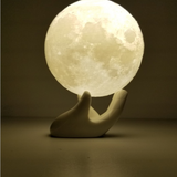 TD® Veilleuse-Lampe en forme de lune 3D 2 couleurs rechargeable USB Night Light Belle lumière sensible avec support en bois-18cm