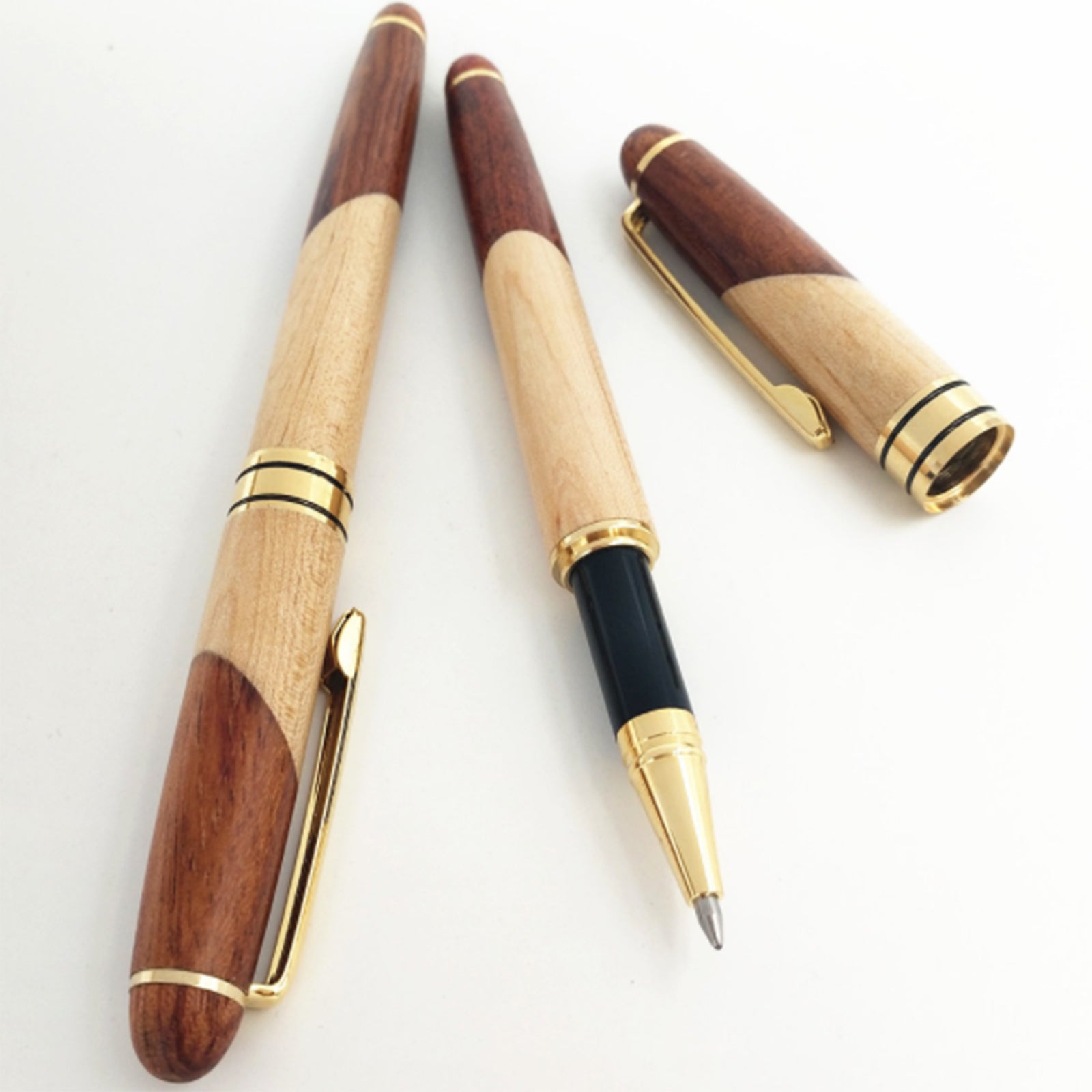 Ensemble de trois stylos en bois
