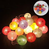 TD® Guirlande Lumineuse LED, 10 Boules Coton, Fonction Piles, Lumières d’Ambiance, Sphères Ø6 cm, diff. couleurs -