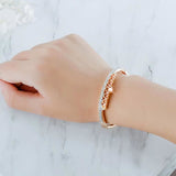 TD® Bracelet Ajouré d'une Couronne en Coeurs Serti de Strass pour Femmes Crystal Charms Élégant Zircon Bijoux Cadeau Couleur Or Rose